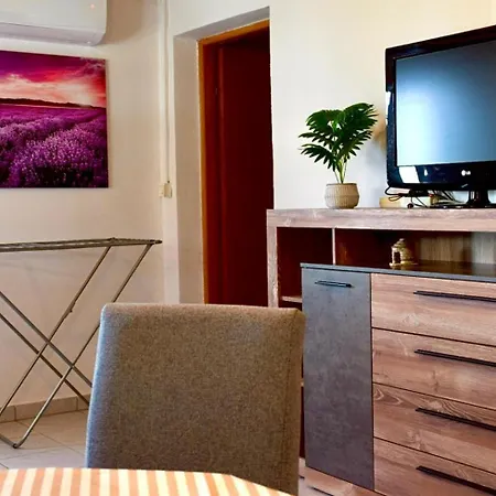 Babic Semesterbostad Zavala